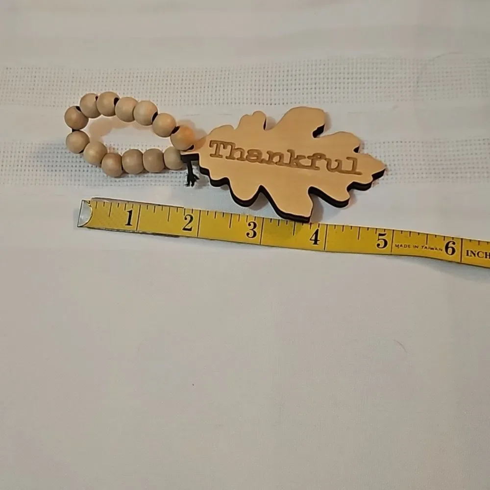 Set of 8 Napkin Rings: Thankful  &  Blessed